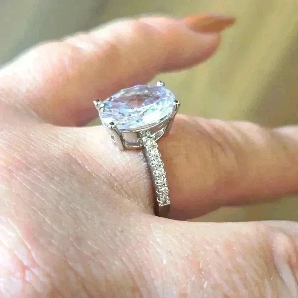 N/A stunning oval‑cut